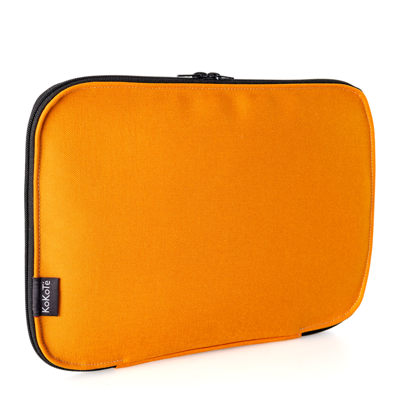 Laptophülle 14" Safrangelb von KoKoTé, der Urner Taschenmanufaktur. Swiss made Taschen und Accessoires.