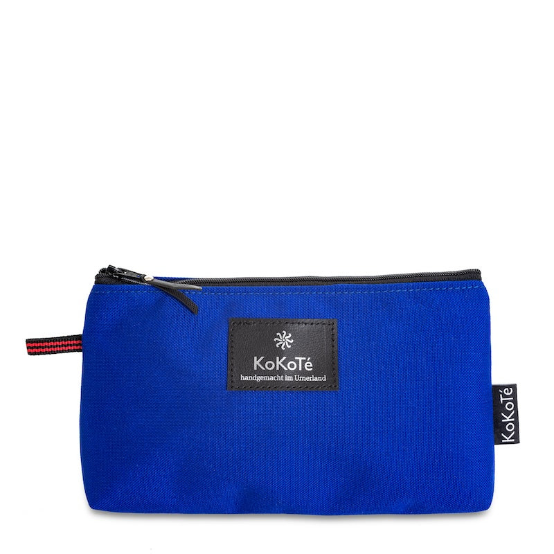 Necessaire «Nessi» M Ultramarinblau von KoKoTé, der Urner Taschenmanufaktur. Swiss made Taschen und Accessoires.