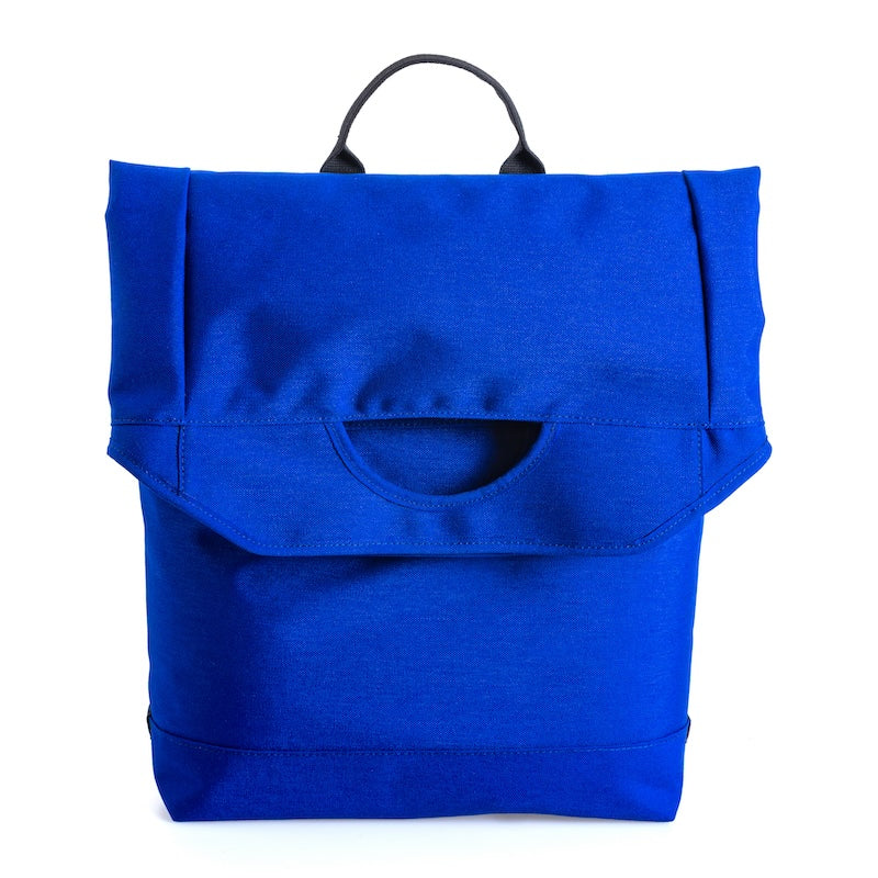 Rucksack «Clap & Smile», inkl. reflektierendes Magnetband Ultramarinblau von KoKoTé, der Urner Taschenmanufaktur. Swiss made Taschen und Accessoires.