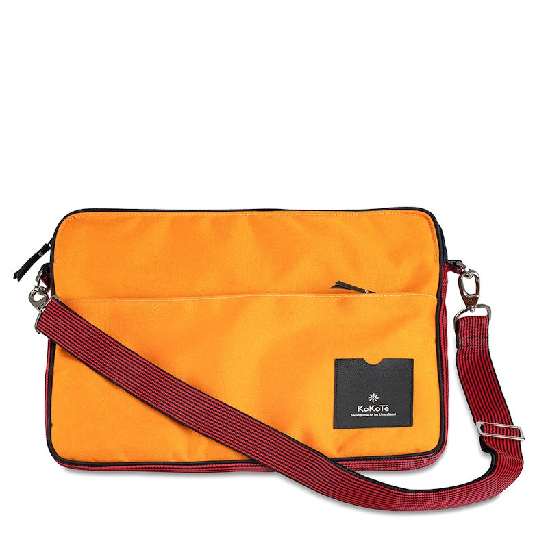 Laptophülle «Cerveau» Safrangelb von KoKoTé, der Urner Taschenmanufaktur. Swiss made Taschen und Accessoires.