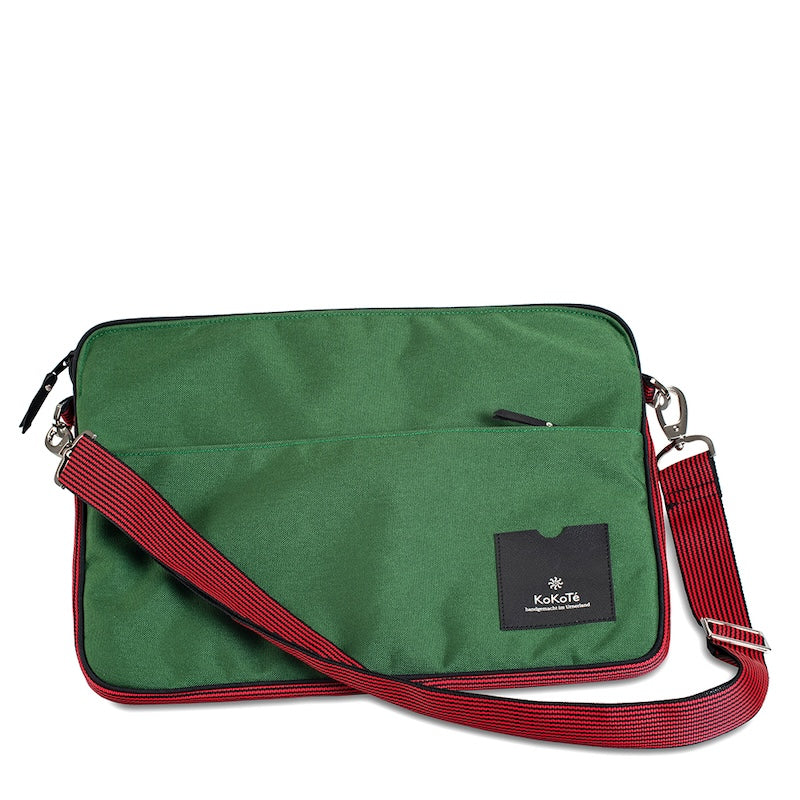 Laptophülle «Cerveau» Waldgrün von KoKoTé, der Urner Taschenmanufaktur. Swiss made Taschen und Accessoires.