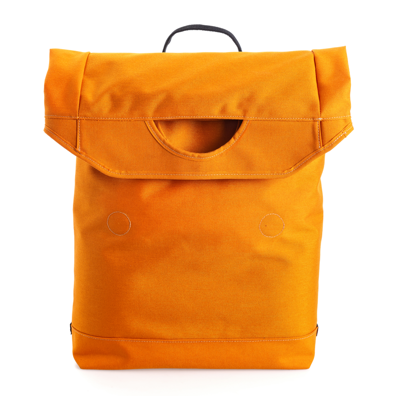 Rucksack «Clap & Smile», inkl. reflektierendes Magnetband Safrangelb von KoKoTé, der Urner Taschenmanufaktur. Swiss made Taschen und Accessoires.