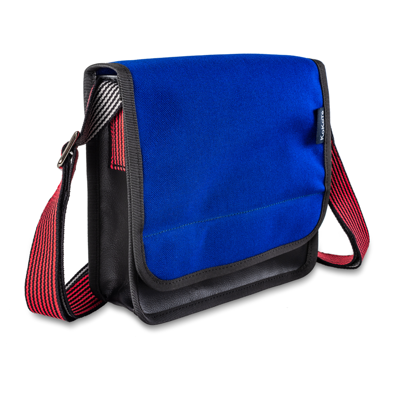 Umhängetasche «Leggero» S Ultramarinblau von KoKoTé, der Urner Taschenmanufaktur. Swiss made Taschen und Accessoires.