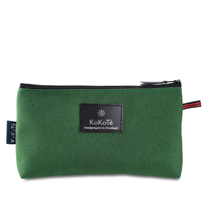 Necessaire «Nessi» M Waldgrün von KoKoTé, der Urner Taschenmanufaktur. Swiss made Taschen und Accessoires.