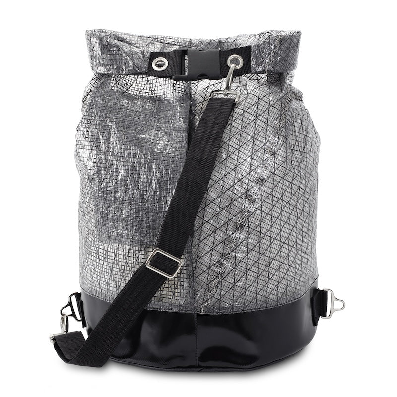 Seesack «Seegussler» aus Upcycling Segelstoff von KoKoTé, der Urner Taschenmanufaktur. Swiss made Taschen und Accessoires.