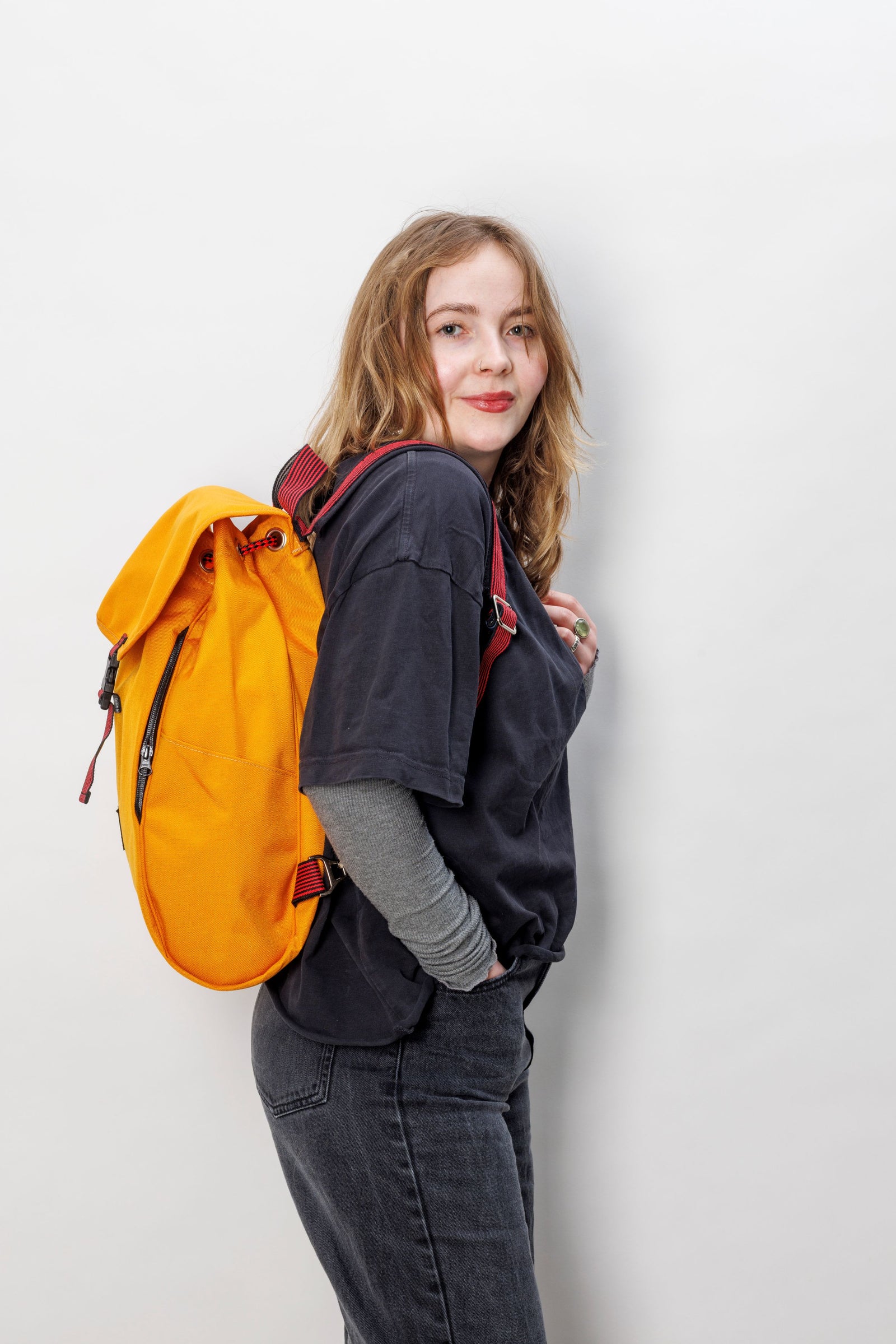Rucksack «2Täger» Safrangelb von KoKoTé, der Urner Taschenmanufaktur. Swiss made Taschen und Accessoires.