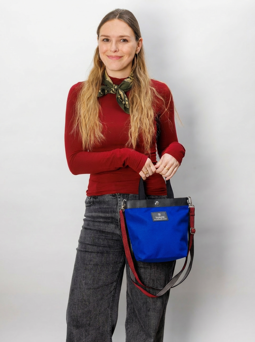 Einkaufstasche «Poschti S» Ultramarinblau von KoKoTé, der Urner Taschenmanufaktur. Swiss made Taschen und Accessoires.