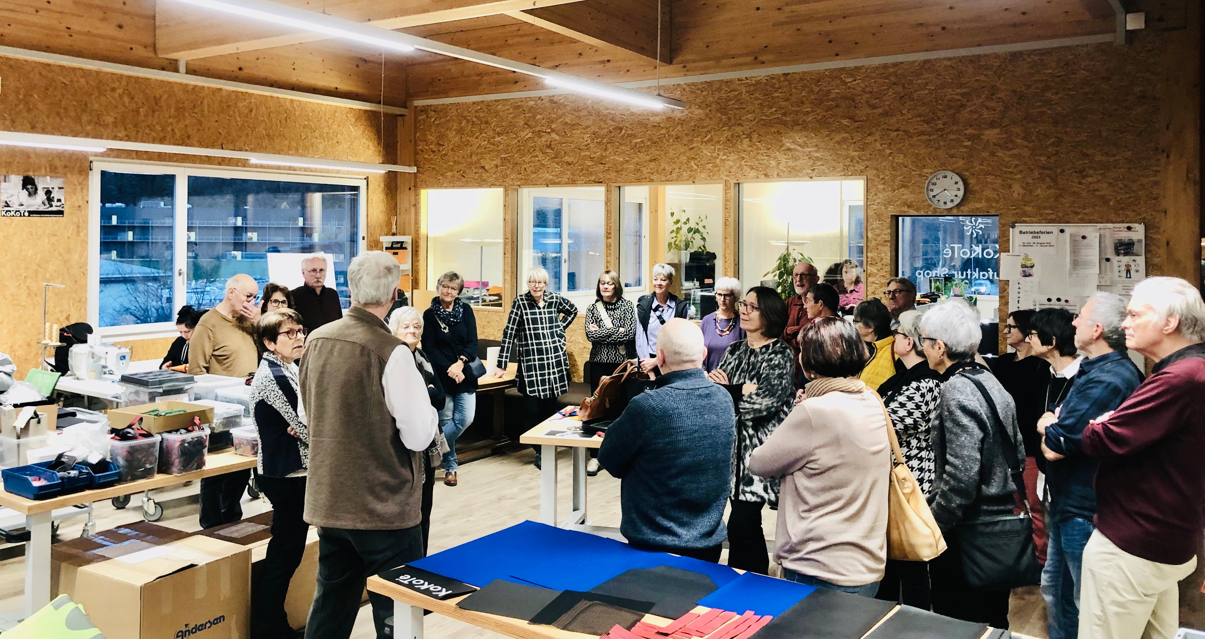 Der pensionierte Lehrerverein von Altdorf besucht die Manufaktur von KoKoTé.